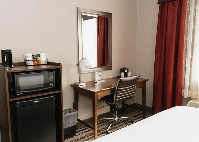 Colonial Hotel